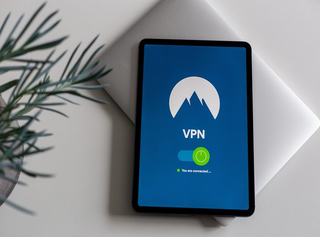 Is It Safe? How to Avoid Risks When Using a VPN APK